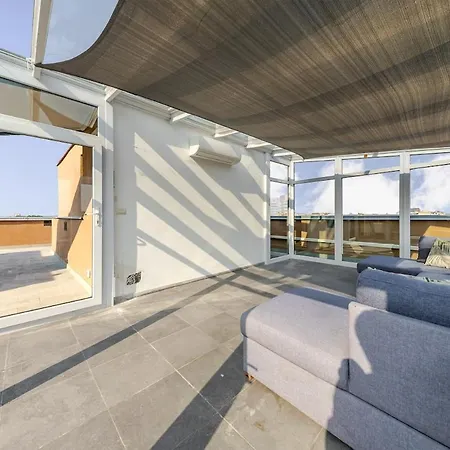 Panoramic Penthouse With Terrace In * Milánó