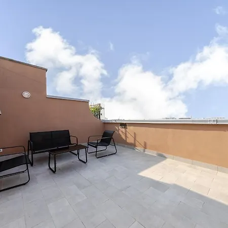 Panoramic Penthouse With Terrace In * Milánó